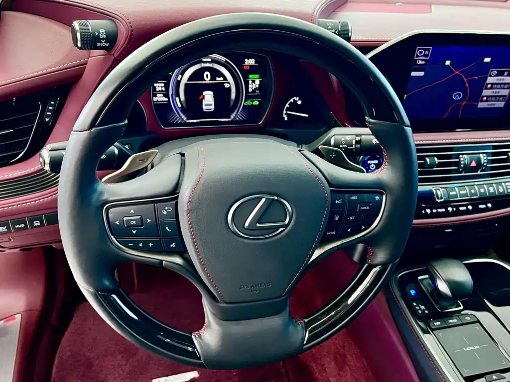 Lexus LS 2021 — фото 16