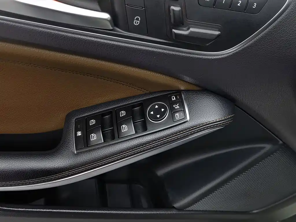 Mercedes-Benz GLA 2015 — фото 9