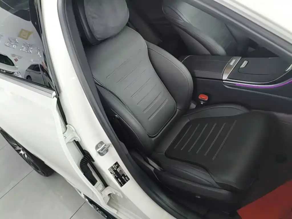 Mercedes-Benz C-Class 2025 — фото 25