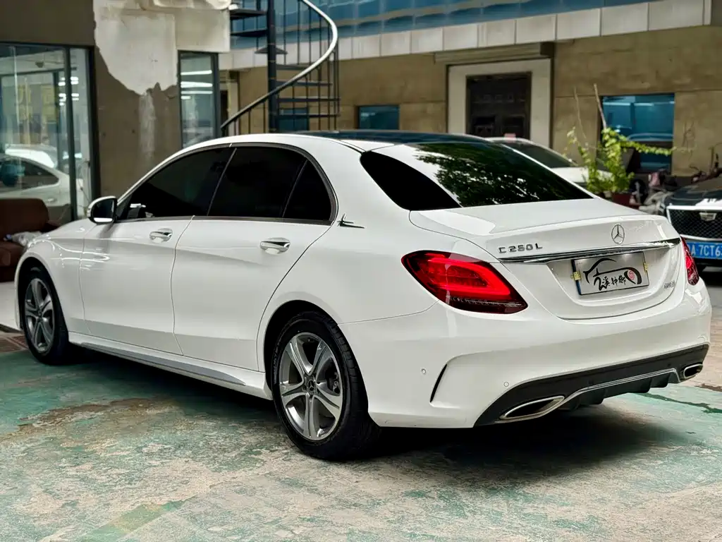 Mercedes-Benz C-Class 2019