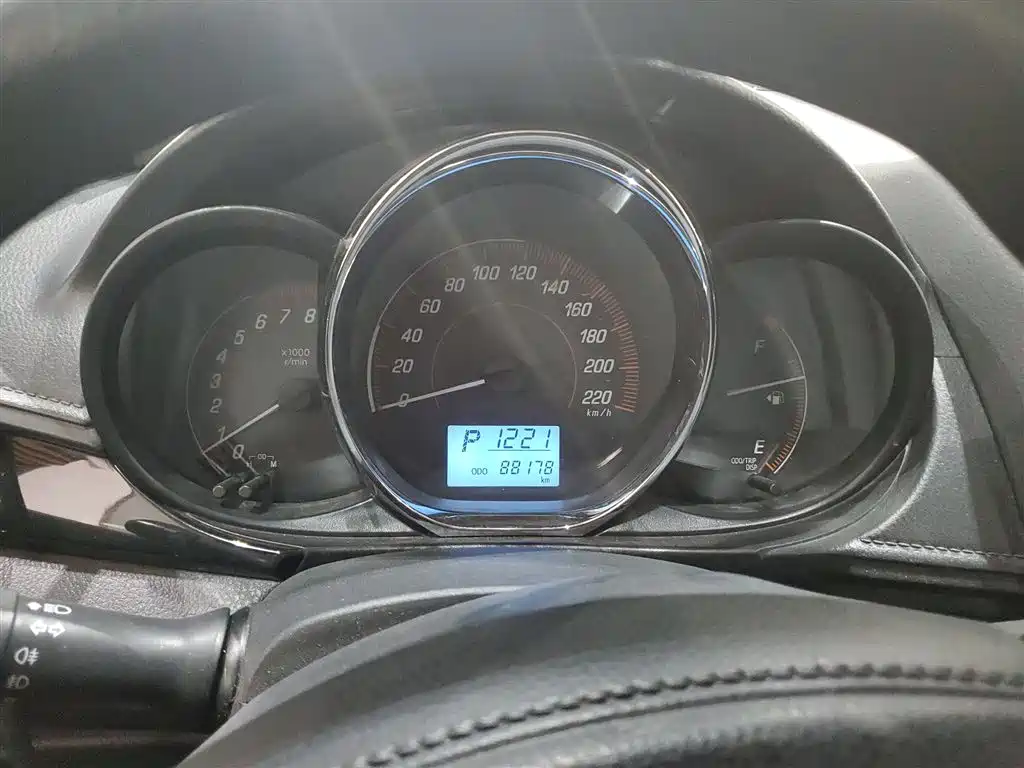 Toyota Yaris L 2020 — фото 11