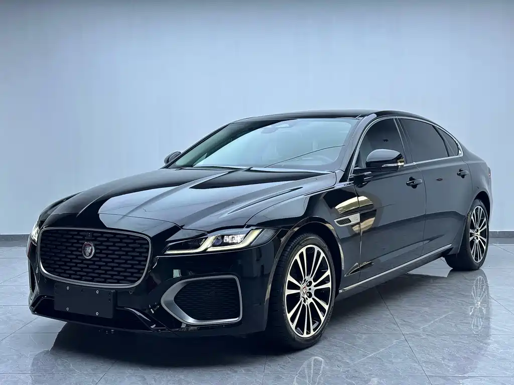Jaguar XFL 2026 — фото 1