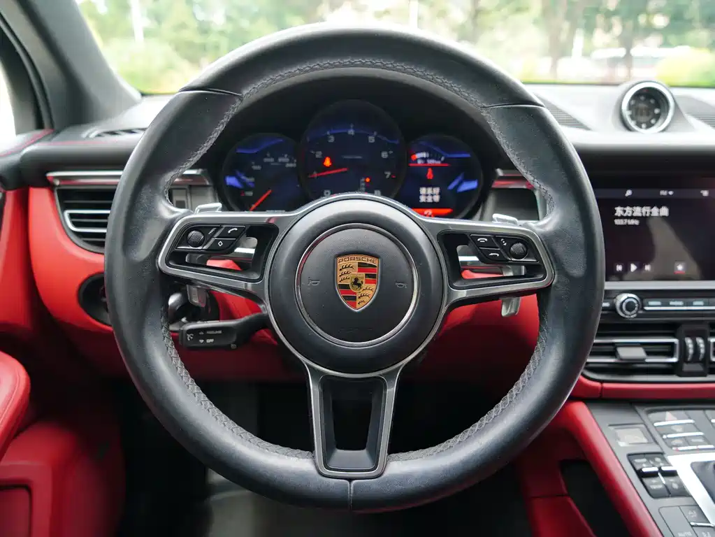 Porsche Macan 2021 — фото 10