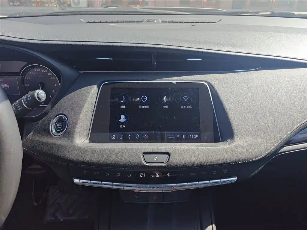 Cadillac XT4 2022 — фото 13
