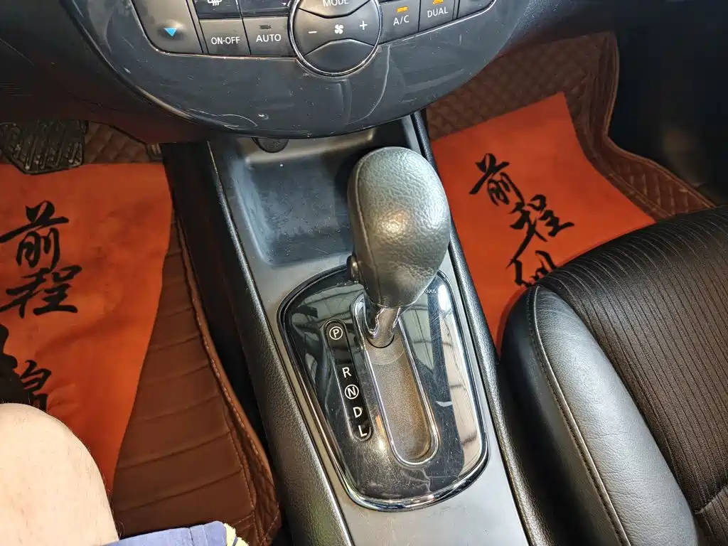 Nissan Tiida 2015 — фото 14