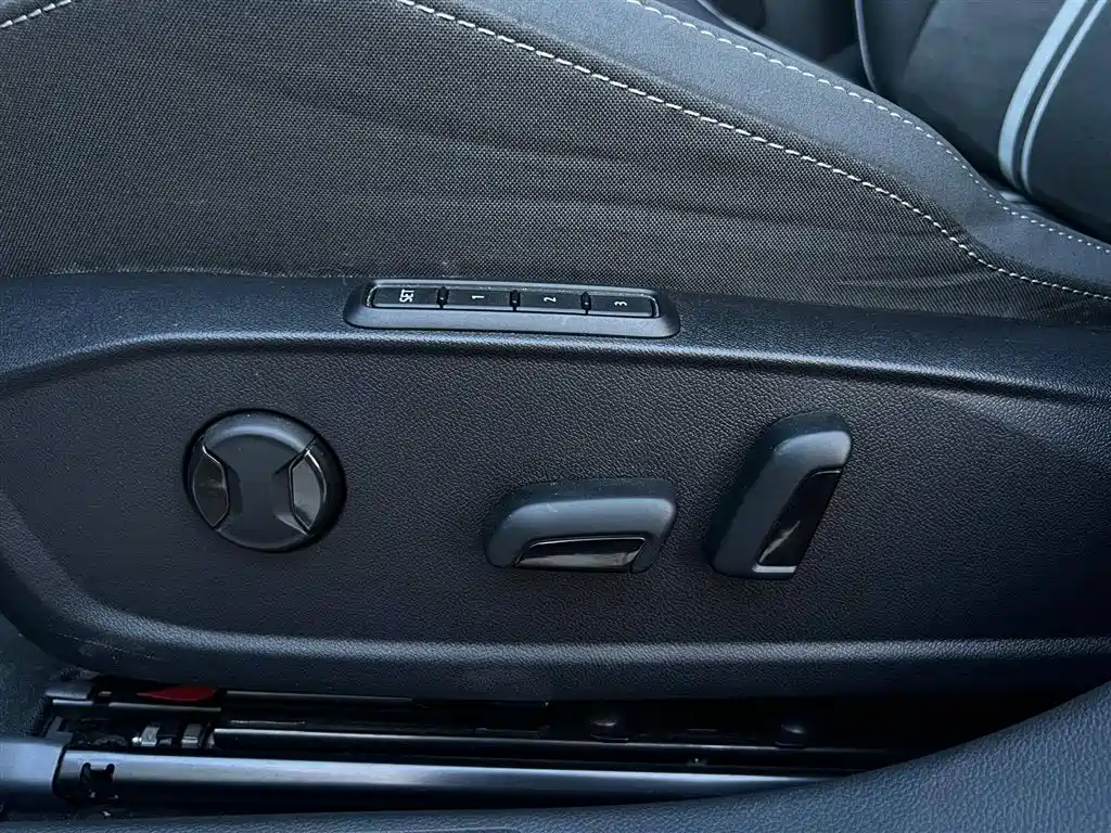 Volkswagen Golf 2023 — фото 12