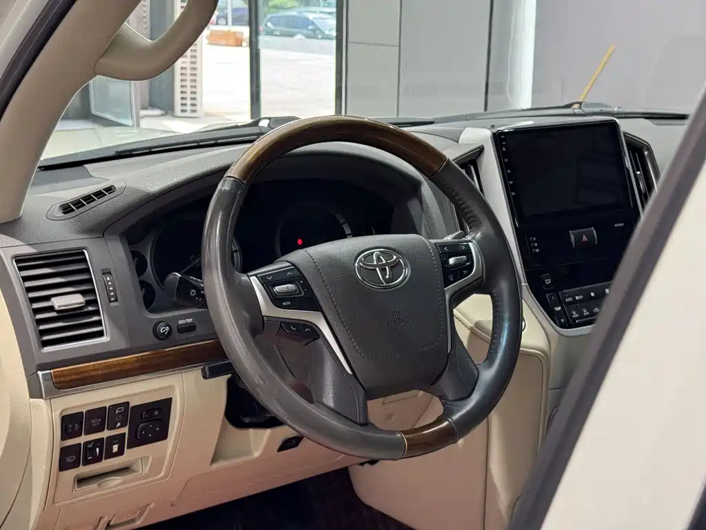 Toyota Land Cruiser 2019 — фото 8