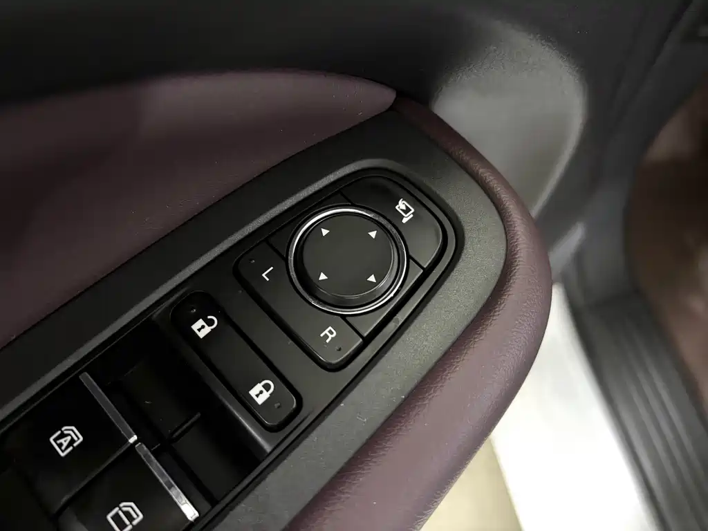 GAC Motor Trumpchi M6 2022 — фото 14