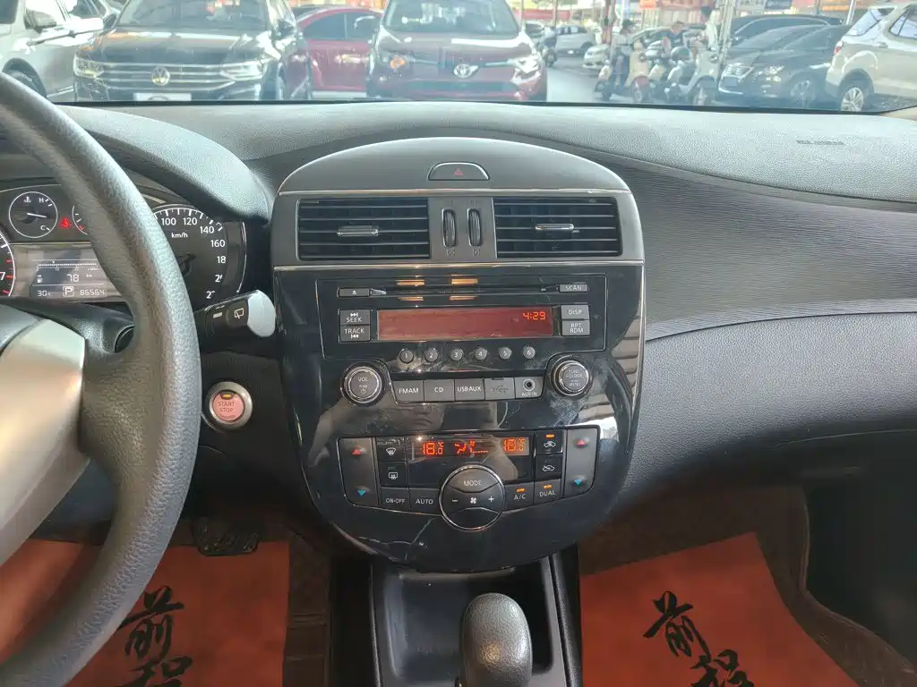 Nissan Tiida 2015 — фото 13