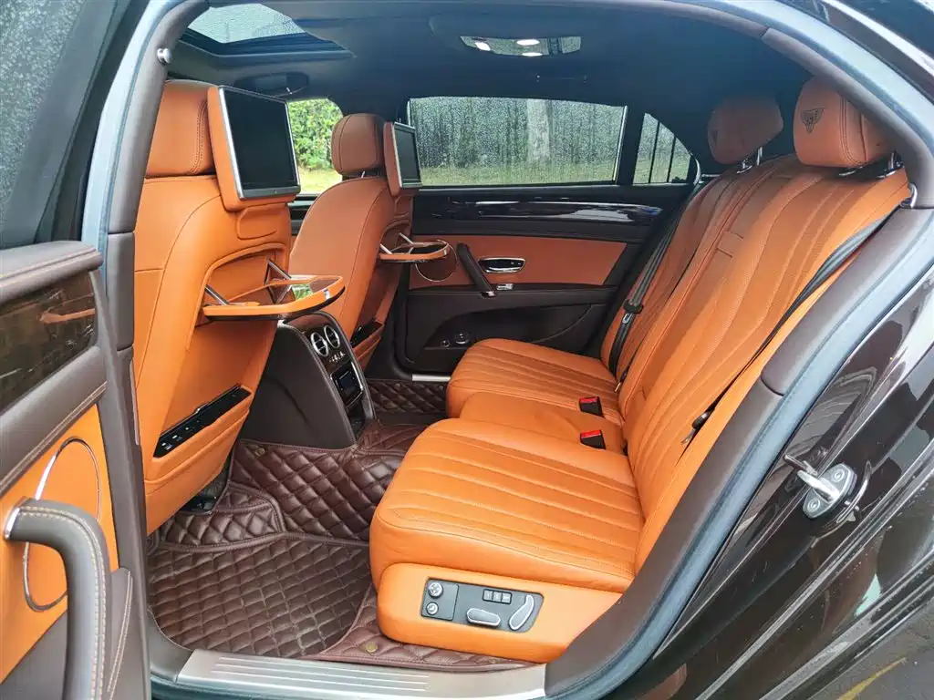 Bentley Flying Spur 2014 — фото 11