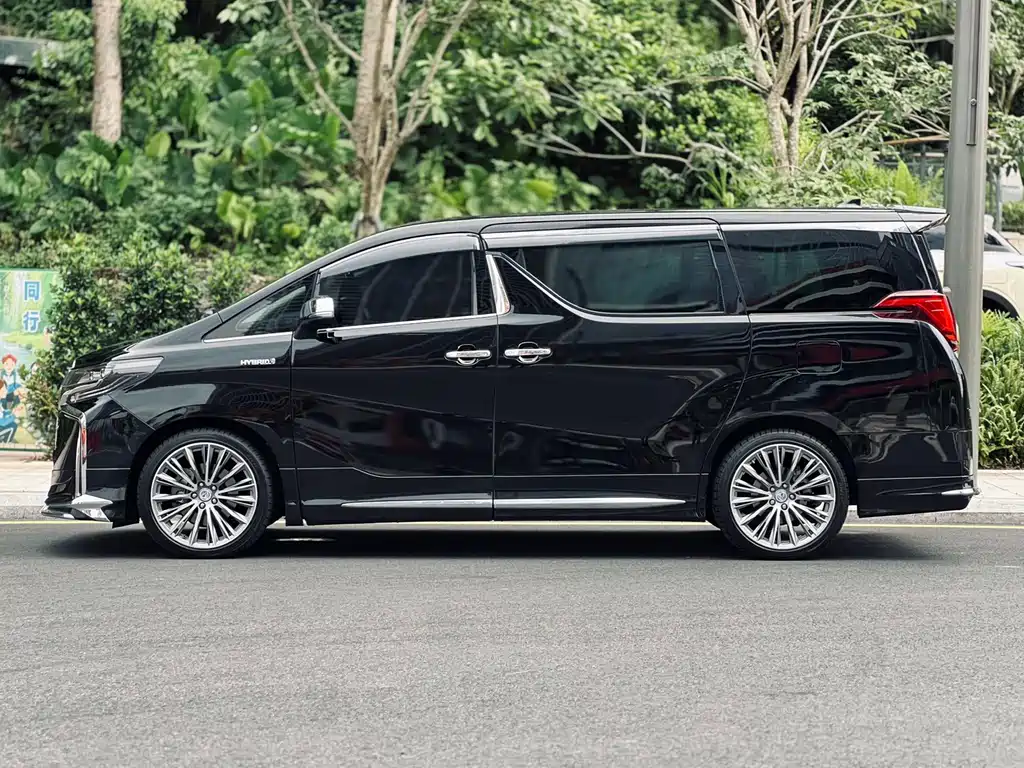 Toyota Alphard 2022 — фото 2