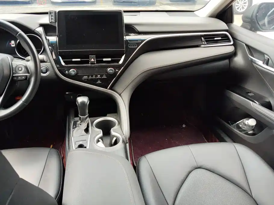 Toyota Camry 2022 — фото 13