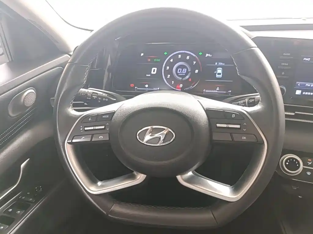 Hyundai Elantra 2022 — фото 11