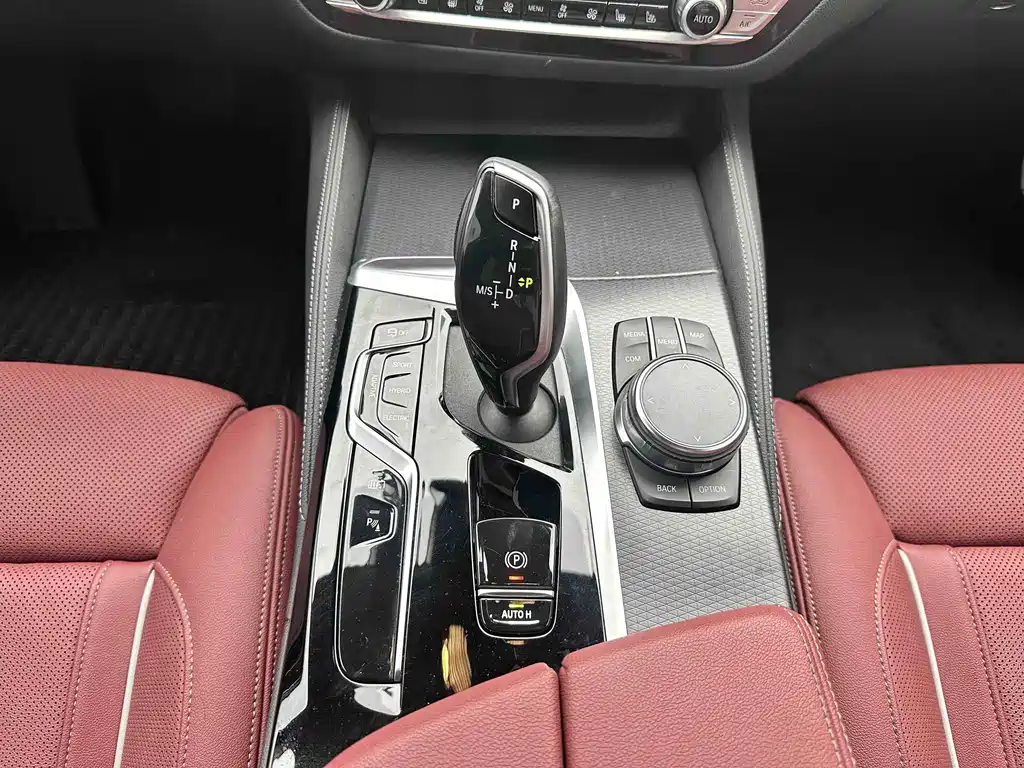 BMW 5 Series New Energy 2023 — фото 17