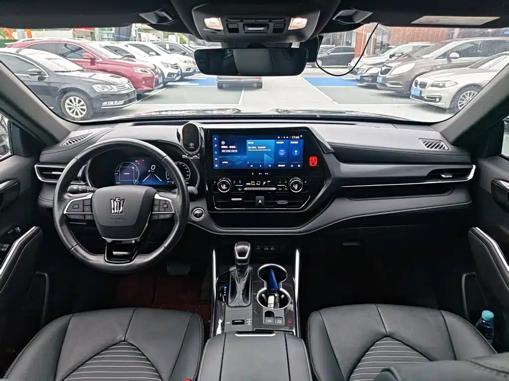 Toyota Crown Kluger 2024