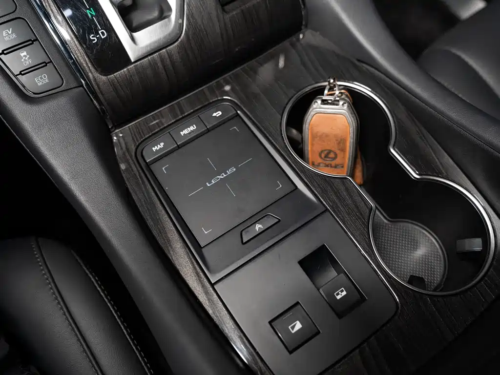Lexus LM 2022 — фото 16