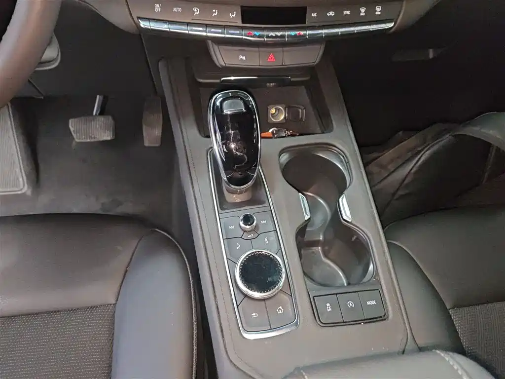 Cadillac XT4 2023 — фото 14