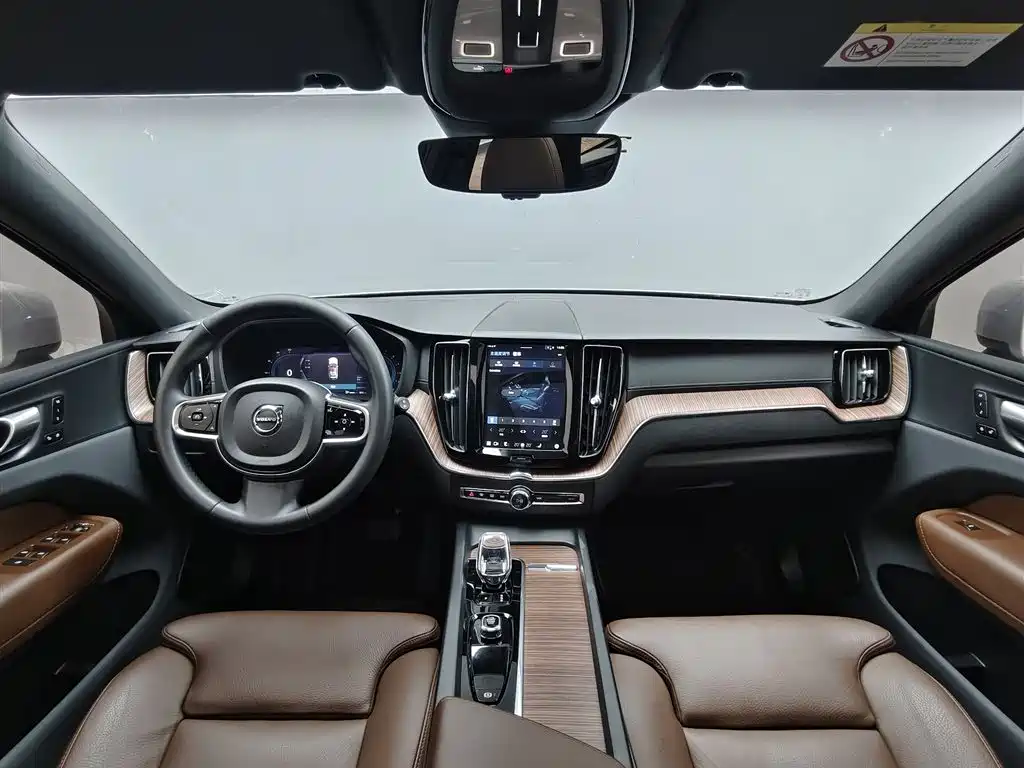 Volvo XC60 2022 — фото 14