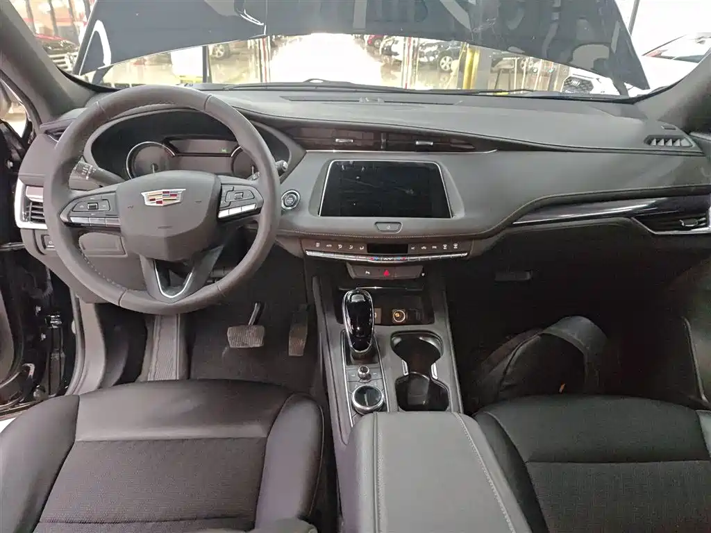Cadillac XT4 2023 — фото 10