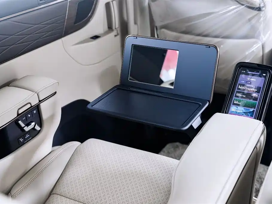 Toyota Vellfire 2024 — фото 17