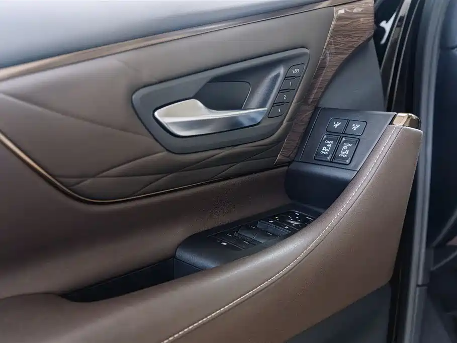 Toyota Vellfire 2024 — фото 18