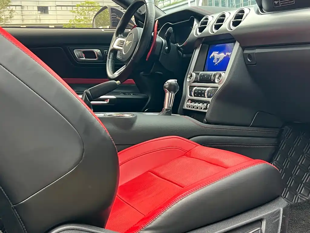 Ford Mustang 2021 — фото 11