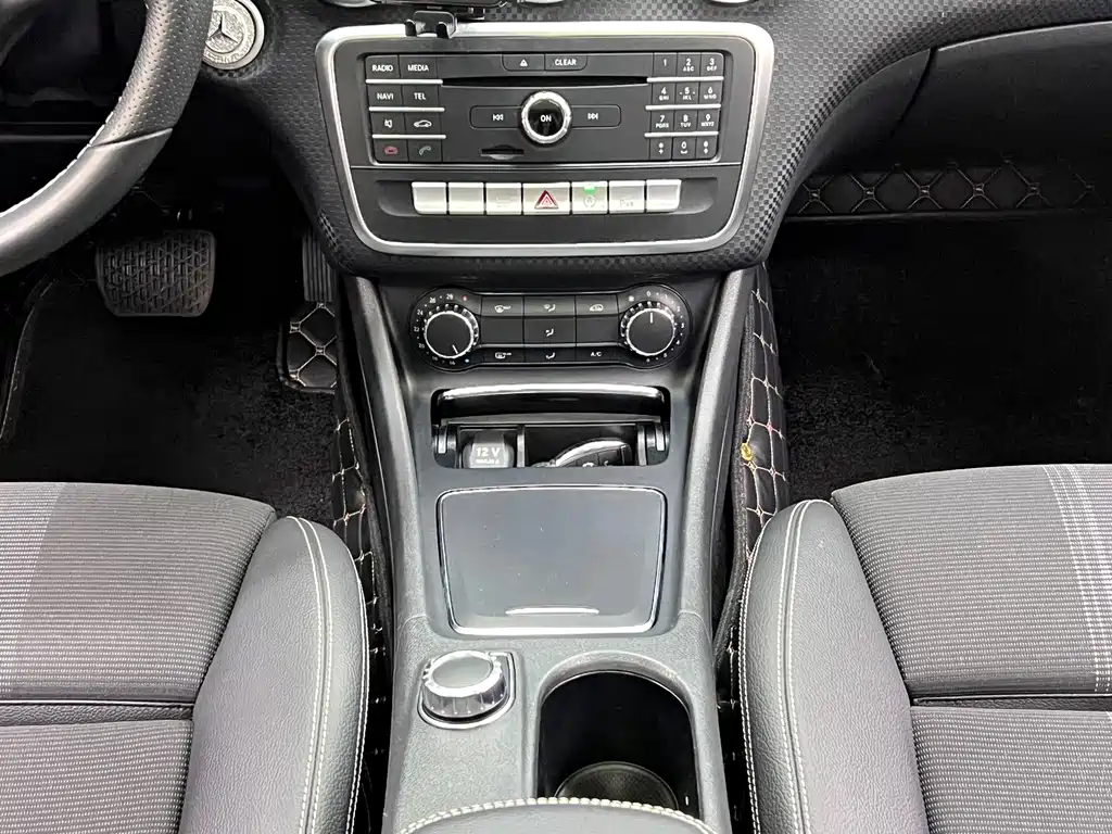 Mercedes-Benz A-Class 2017 — фото 15