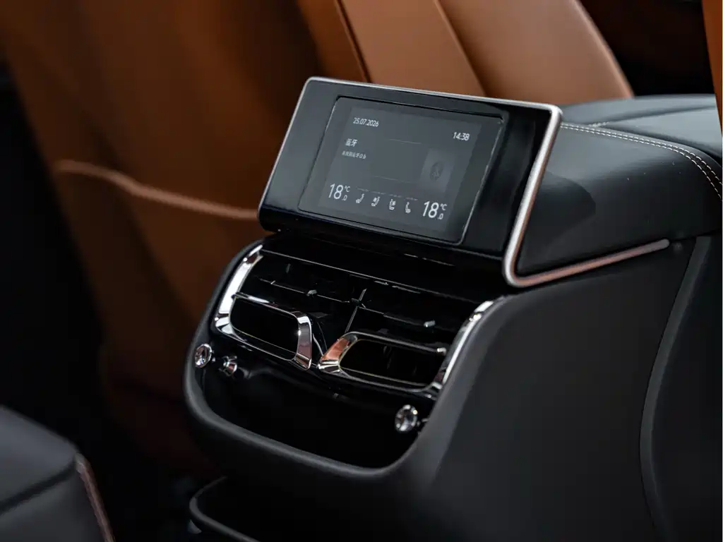 Bentley Flying Spur 2023 — фото 15