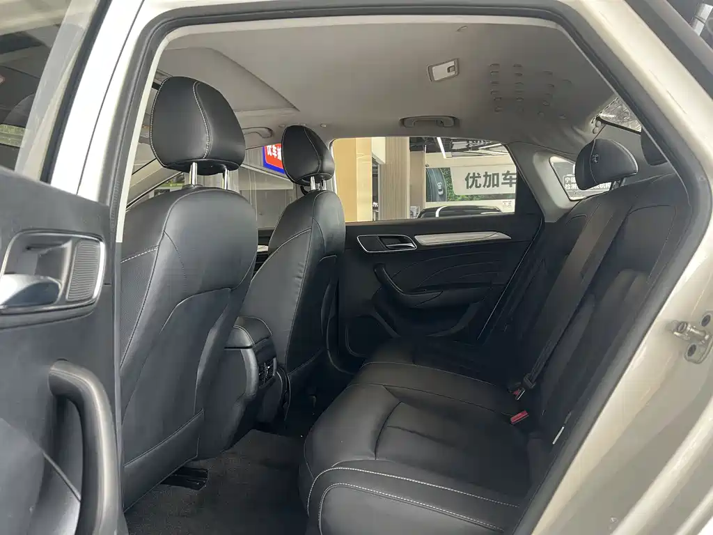 Roewe i6 New Energy 2020 — фото 9