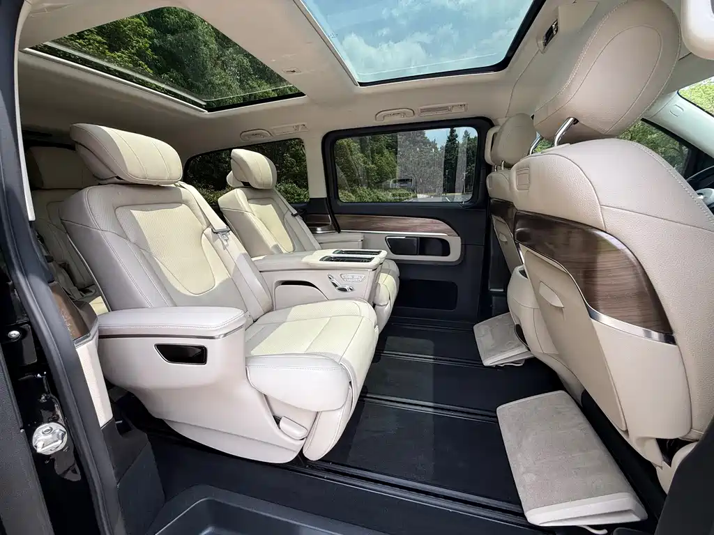 Mercedes-Benz V-Class 2022 — фото 11