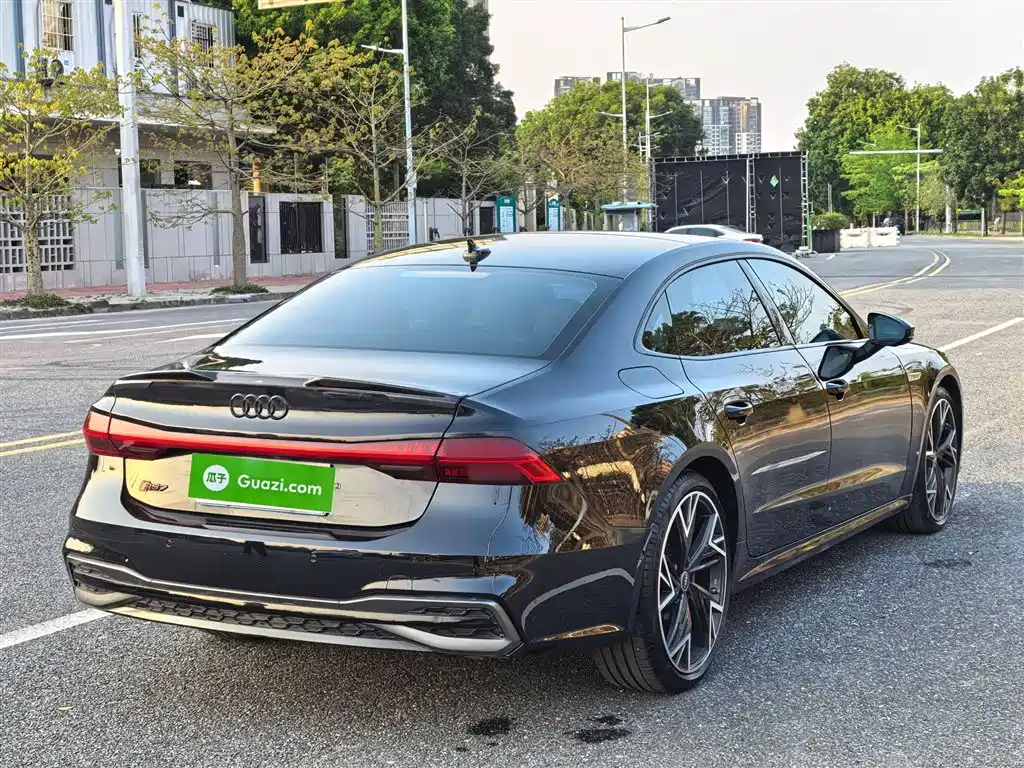 Audi A7L 2025 — фото 24