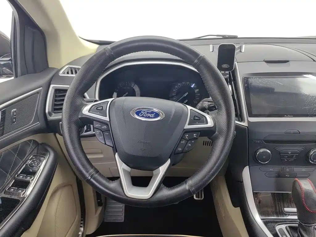 Ford Edge 2017 — фото 11
