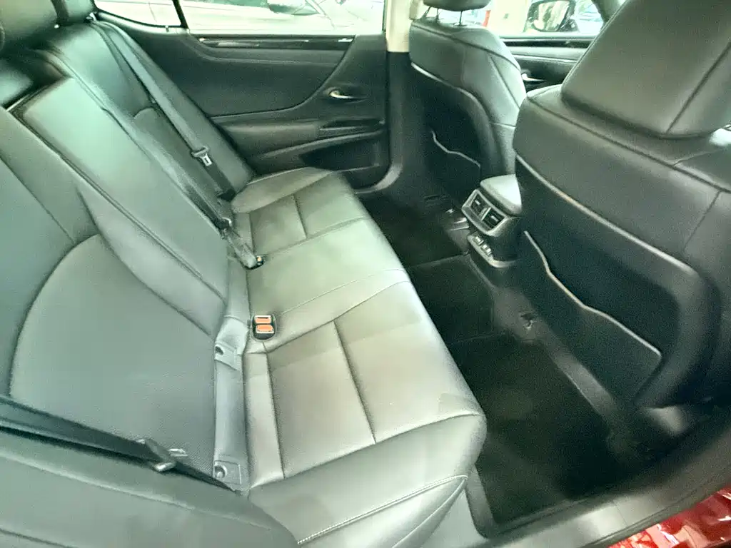 Lexus ES 2020 — фото 10
