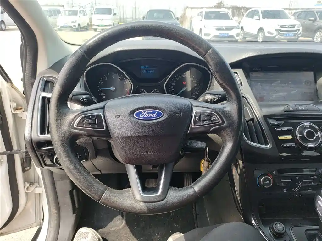 Ford Focus 2016 — фото 11