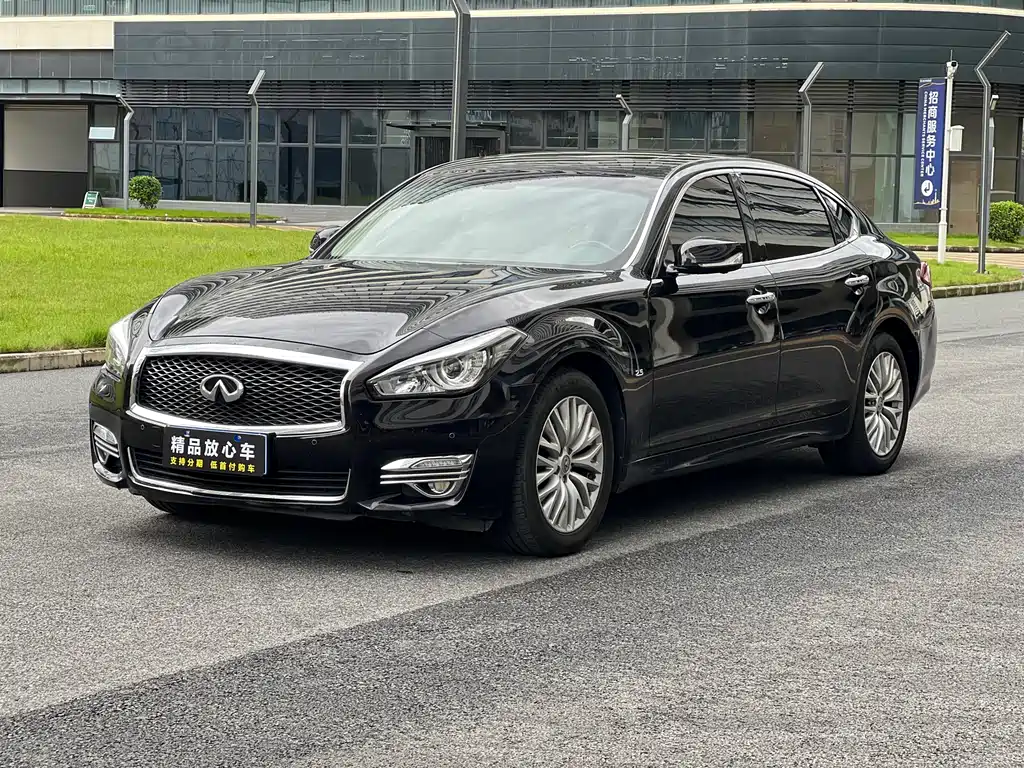 Infiniti Q70 2018