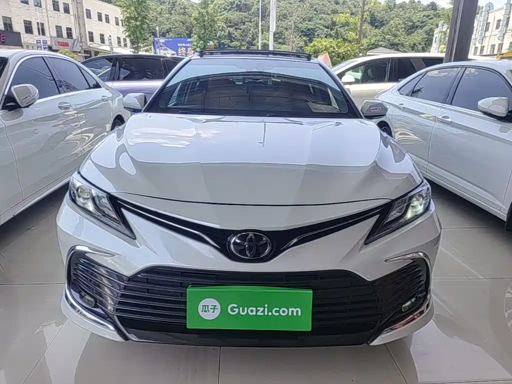 Toyota Camry 2022 — фото 3