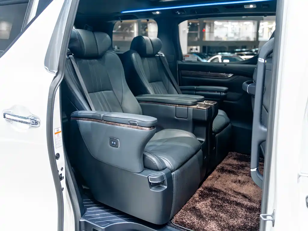 Toyota Alphard 2018 — фото 11