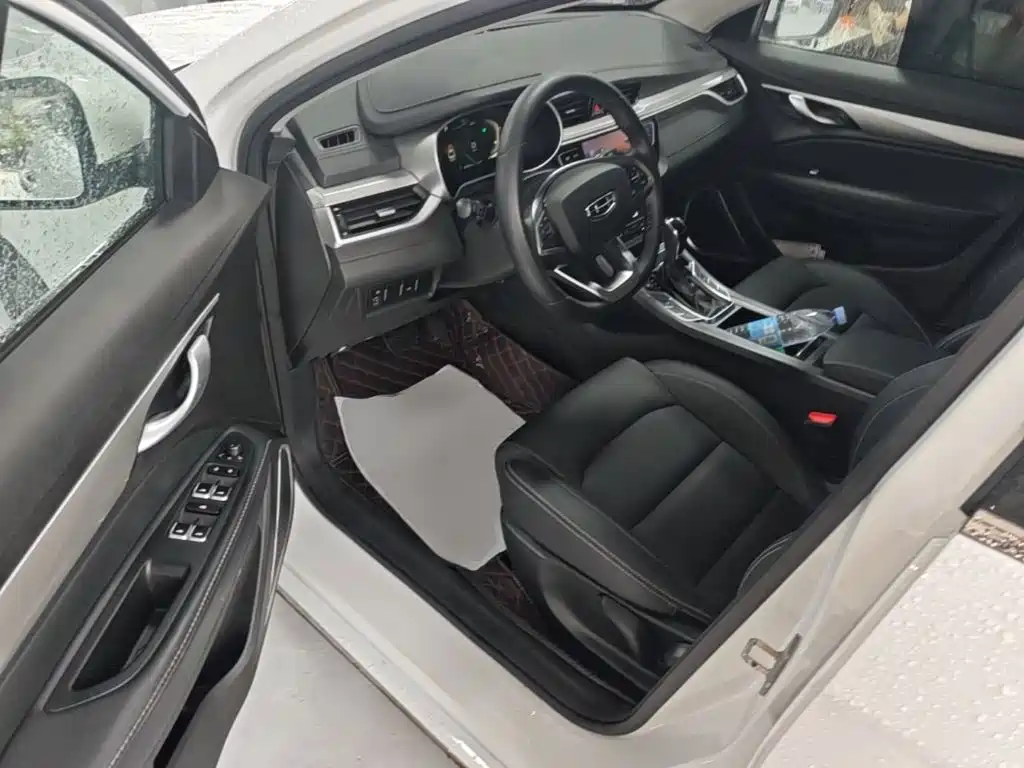 Geely Emgrand 2020 — фото 16