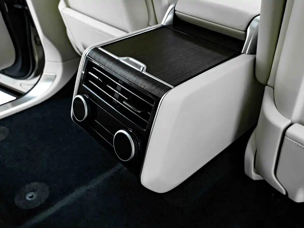 Land Rover Range Rover 2023 — фото 16