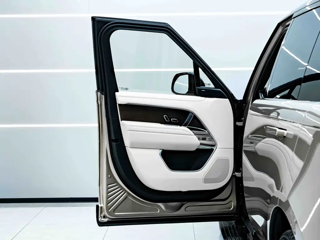 Land Rover Range Rover 2023 — фото 19