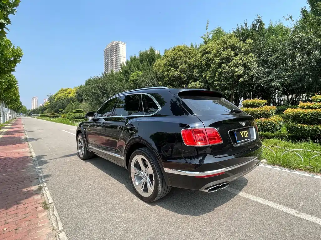 Bentley Bentayga 2019 — фото 9