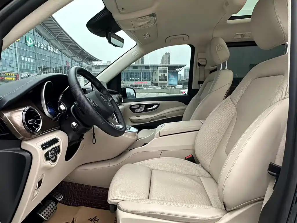 Mercedes-Benz V-Class 2023 — фото 11