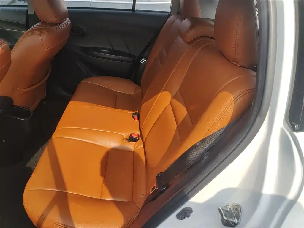 Toyota Yaris L 2019 — фото 12