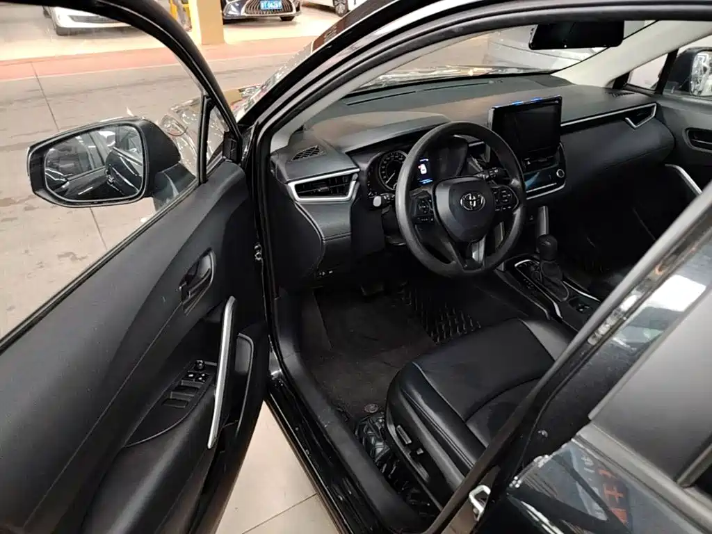 Toyota Corolla Cross 2023 — фото 16