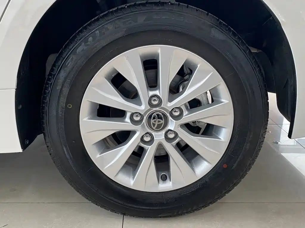 Toyota Corolla 2023 — фото 15