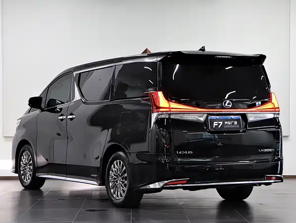 Lexus LM 2022