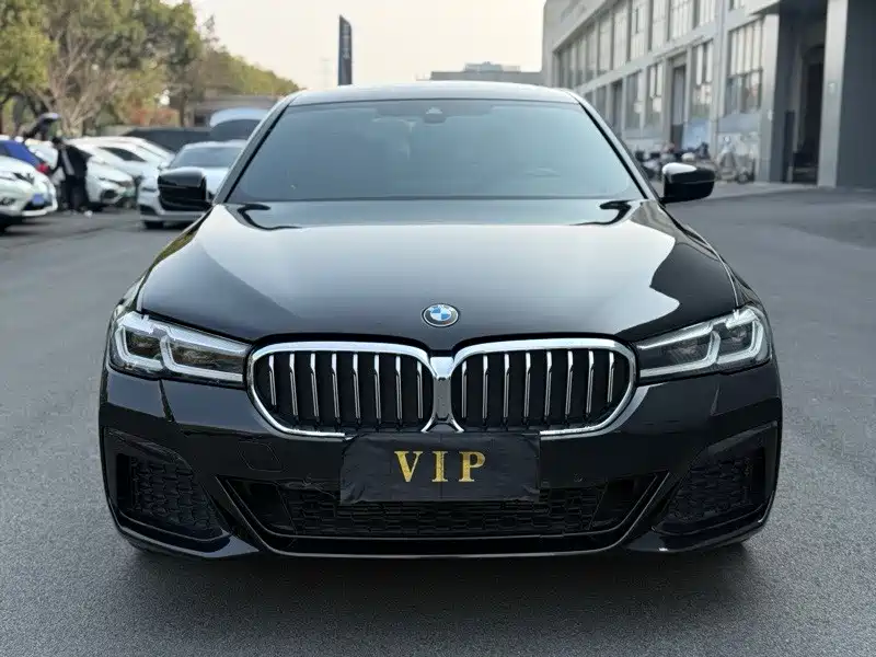 BMW 5 Series 2022 — фото 1