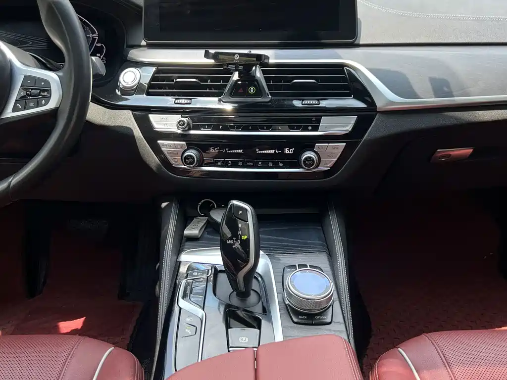 BMW 5 Series New Energy 2021 — фото 10
