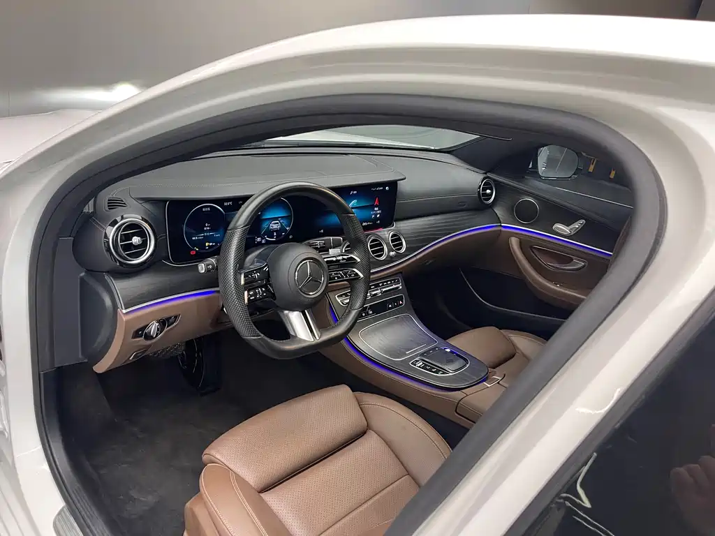 Mercedes-Benz E-Class 2022 — фото 10