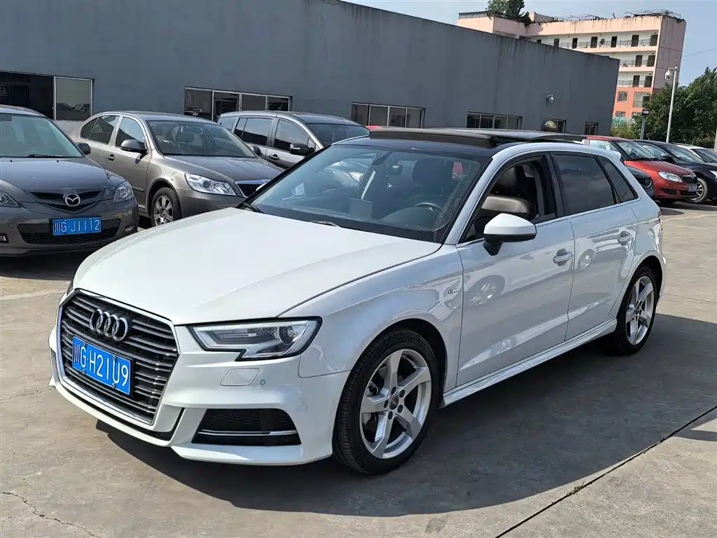 Audi A3 2018 — фото 1